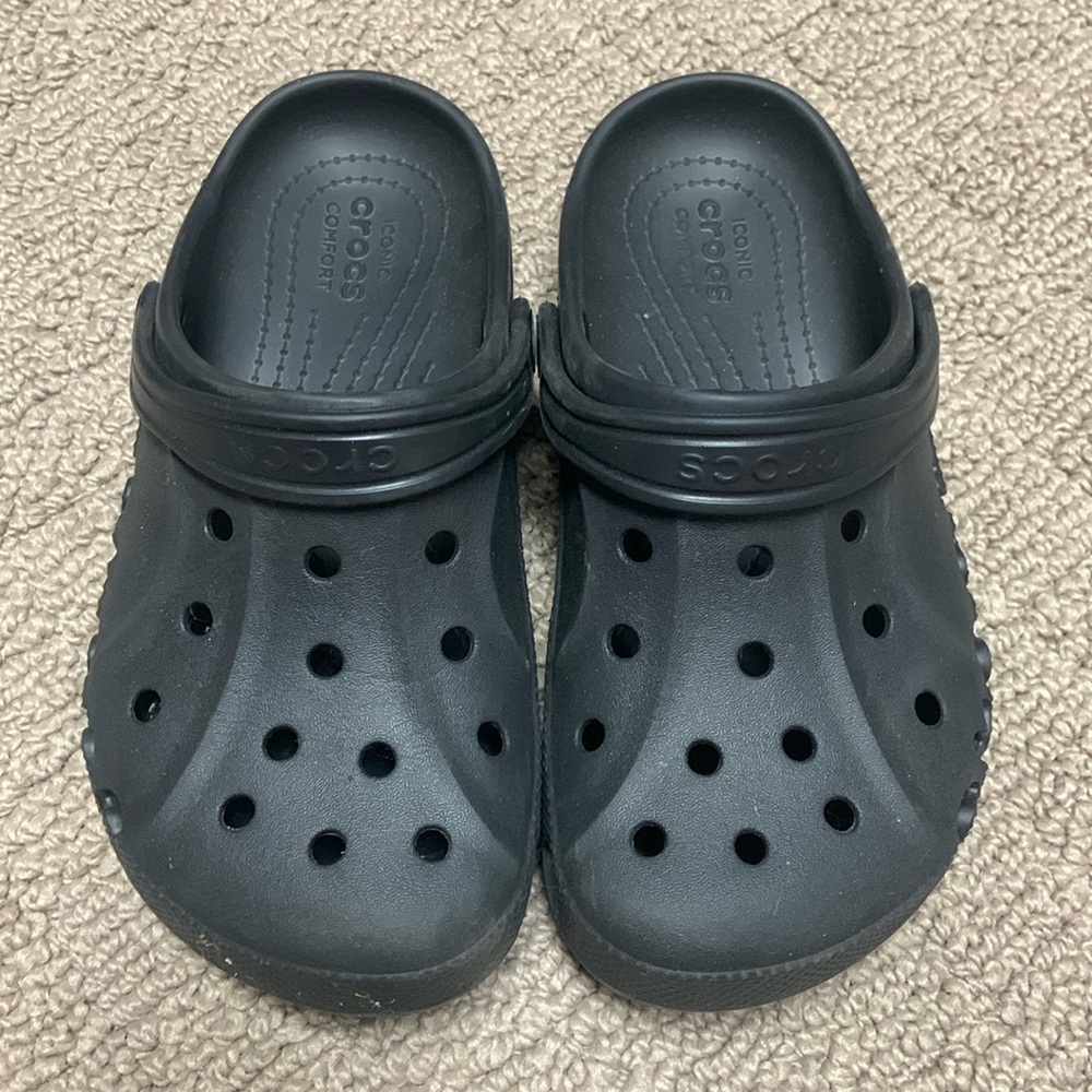 Black crocs size J3
